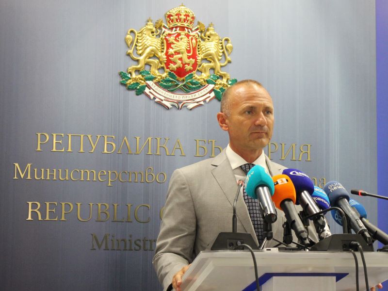 Министър Христов: Приехме офертата на Cheniere за доставка на един танкер втечнен природен газ за м. октомври